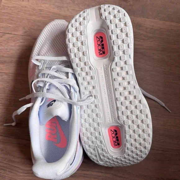 Nike Women's Vomero Premium - Like New - Size 9 - Picture 10 of 13